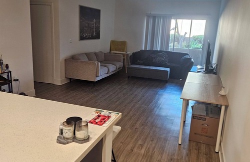 Mount Wilson Apartment | NEW 3-bedroom apartment in Heart of Hollywood WiFi AC Patio 65" TV PS5