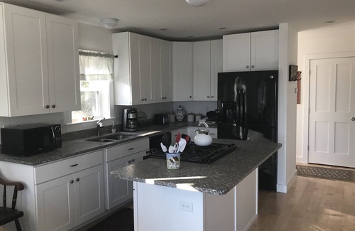 Blue Hill House | New 3 Bedroom Ensuite Beach Cottage