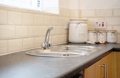 Spennymoor House | NEW! 3-Bedroom Homey Vibes in Stratton, Sleeps 6