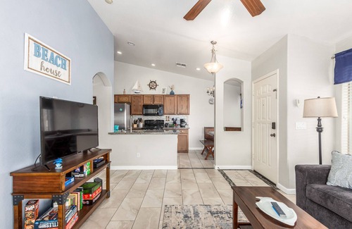Circle Cross Ranch House | *NEW* 3 Bedroom w/den! 5 Queen beds! Heated Private Pool!
