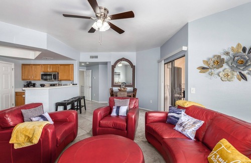 Maryvale Condo | New! 3 KING Beds, Heated Community Pool! 3 miles from Cardinal Stadium!