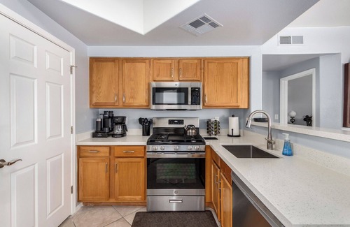 Maryvale Condo | New! 3 KING Beds, Heated Community Pool! 3 miles from Cardinal Stadium!