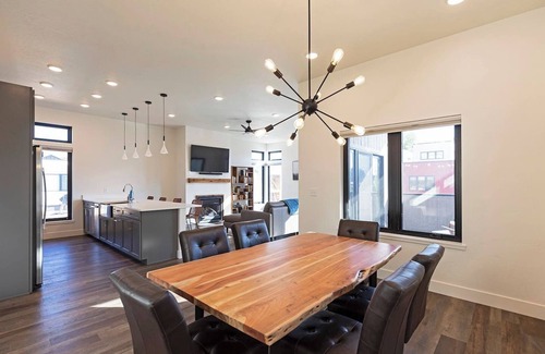 Franklin to the Fort House | New 3 story home - Walking distance to the Milwaukee Trail and Good Food Store
