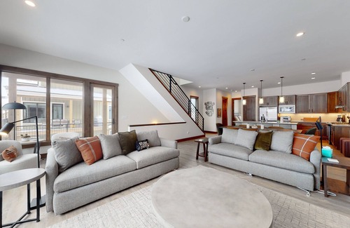 Fraser House | New 3-story mountain-view home with private hot tub, fireplace, deck, & W/D