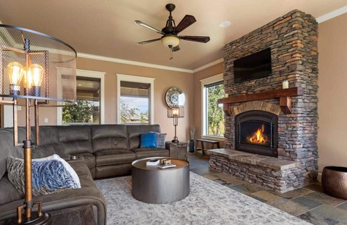 McCall House | NEW! 360° of Mountain View’s! LIFE LONG MEMORIES MADE HERE! Live Large, Breathe Fresh Air, & UNWIND!