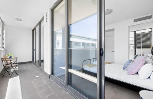 Kingsgrove Apartment | NEW 3BR Apt in Kingsgrove Sleeps 7