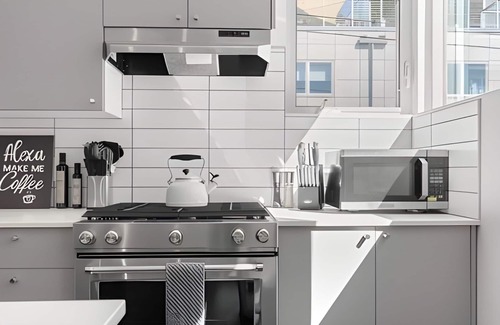 West Queen Anne House | NEW! 3BR Great Location Queen Anne W/Rooftop