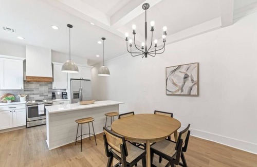 Lafayette House | New 3BR - King Bed - Garage - Near Hospital