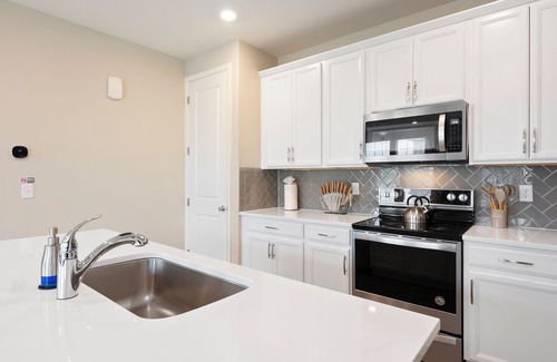 Aurora House | New 3BR Near DIA&Gaylord Move-Ready Dog-Friendly