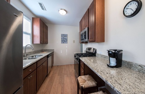 Wrigleyville Condo | New 3BR Residence Adjacent to Wrigley Field - Outdoor Patio - BBQ Grill