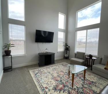 Lehi House | NEW 4-bed 4-bath Stylish House with Mountain View and 2 garages