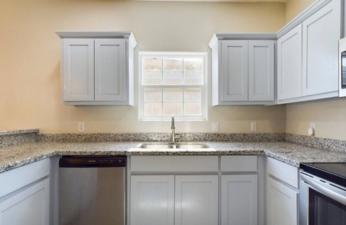 Pecos House | New 4 Bedroom/2 Bathroom in Historic Pecos! Close to Restaurants and Rodeo!
