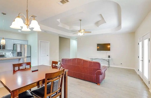 Pecos House | New 4 Bedroom/2 Bathroom in Historic Pecos! Close to Restaurants and Rodeo!