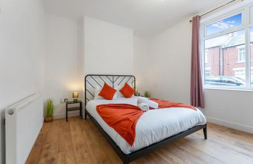 Stanley House | NEW! 4 Bedroom House by Stay With Us, Perfect for Large Groups & Contractors! FREE WIFI!