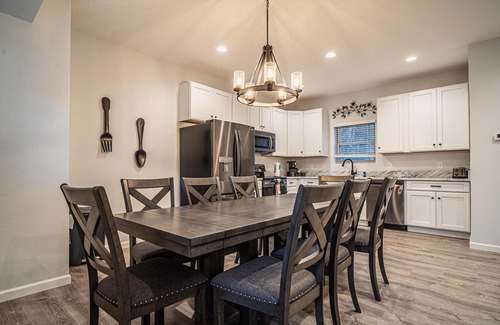 Gatlinburg House | NEW 4 bedroom less than one mile from downtown!