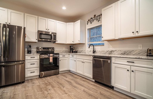 Gatlinburg House | NEW 4 bedroom less than one mile from downtown!