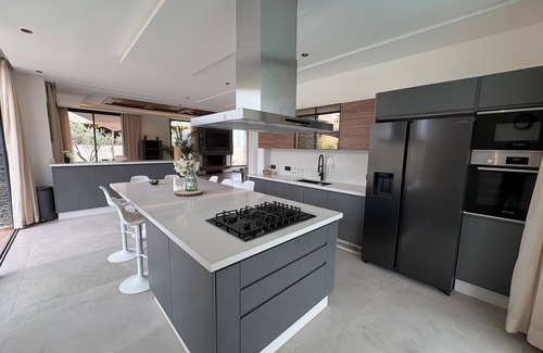 Annakhil Villa | New 480 m² villa with service 10 mn from center