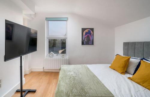 Crofton Park Apartment | New 4BD Stylish Apartment with Amazing Transport