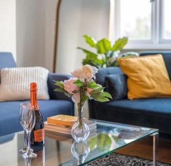 Crofton Park Apartment | New 4BD Stylish Apartment with Amazing Transport