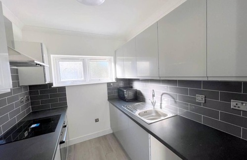 Addiscombe House | New 5-Bed & 4 bathroom House in Croydon