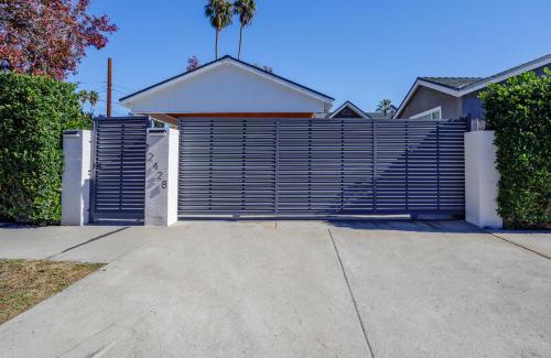 Valley Glen House | New 5 bed w/hot tub close to Universal sleeps 12