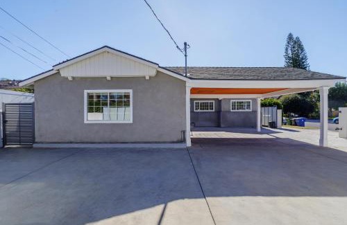 Valley Glen House | New 5 bed w/hot tub close to Universal sleeps 12