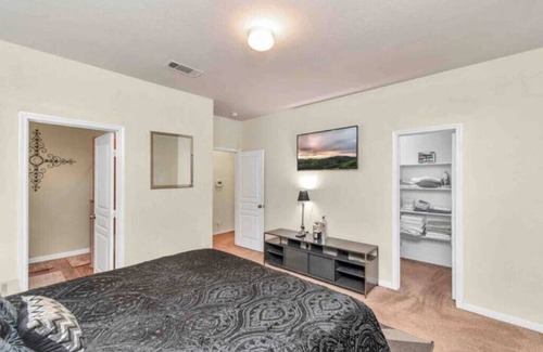 Missouri City House | NEW 5Bed/10ppl Stay W/ 5 Smart TVs