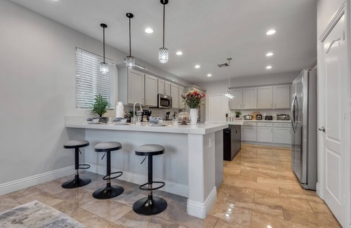 Henderson House | New 6 Bed Luxe Entertainer- Game Room | Pool | Spa