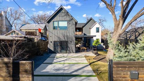 Zilker House | New 6 BR, 4.5B, Pool, Hot Tub, Cold Plunges, Outdoor Sauna, Bar, 9 TVs