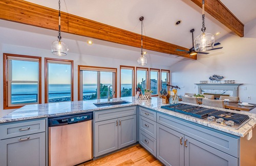 Rockaway Beach House | NEW 6400 SQFT BEACH MANSION, Ocean Views, Deck, Hot Tub, 3 Mins to Beach, Slp 25