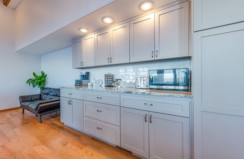 Rockaway Beach House | NEW 6400 SQFT BEACH MANSION, Ocean Views, Deck, Hot Tub, 3 Mins to Beach, Slp 25