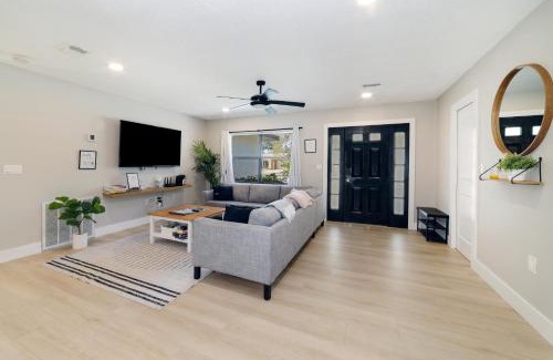 Crystal River House | New 6min to 3 Sister Springs, Spacious, Fun with Game Room