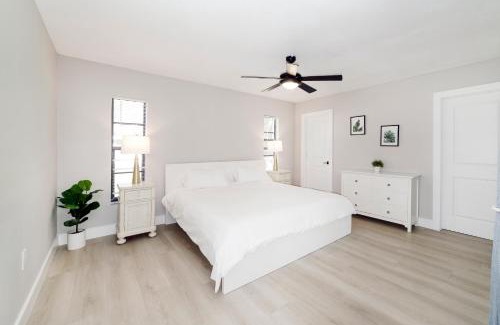 Crystal River House | New 6min to 3 Sister Springs, Spacious, Fun with Game Room
