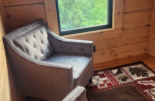 Bakersville Cabin | New 8/25 3-bdrm NC mountain cabin with million dollar view & N. Toe River access