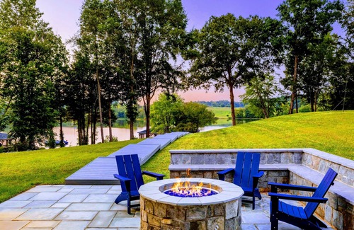 Livingston House | NEW 8BR Lakefront Lake Anna, Dock, Beach, Deck