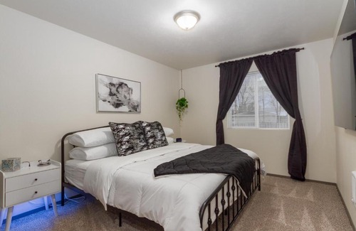 Spokane Apartment | NEW ADA Unit KING Bed Wi-Fi