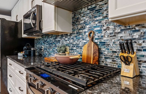 New Albany House | ★ New Albany Family Friendly ★ King Bed Suite