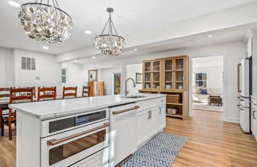 Wardour House | New! All Star Annapolis Retreat - Walk To Stadium