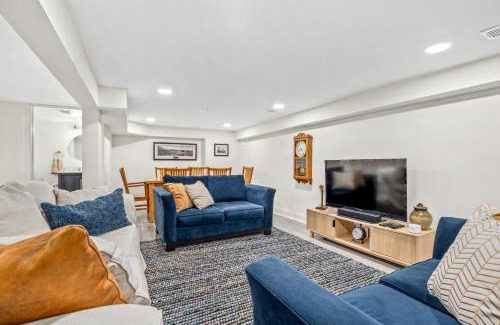 Wardour House | New! All Star Annapolis Retreat - Walk To Stadium