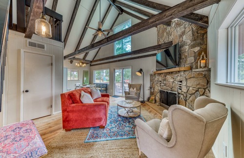 Alto Cabin | NEW! Alto Vista Cottage: Picturesque 3 Bedroom Cabin with an AMAZING View and Easy, Level Entry!