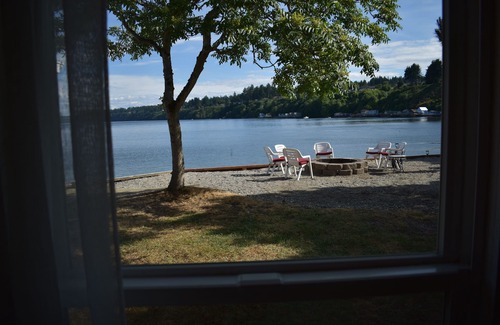 Gig Harbor House | NEW- Amazing Lighthouse Beach Waterfront Homes sleeps 14
