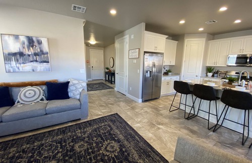 Washington House | New and Clean! 5 bed, 4 bath, NEW POOL WITH HUGE SLIDE, LAZY RIVER & SPA