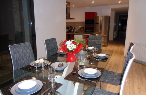 Orliaguet Villa | New and near Sarlat, a contemporary villa with heated indoor pool