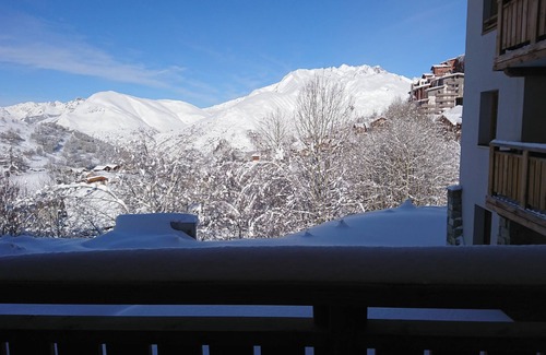 Mont-de-Lans Apartment | New apartment ski-in ski-out with garage