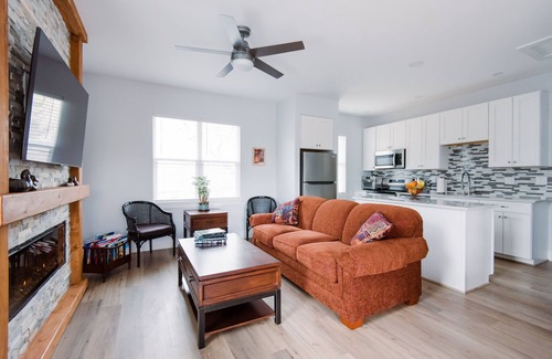 Colorado Springs Apartment | New Apartment in Old Colorado City, only 1 1/2 miles from Downtown