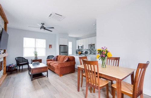 Colorado Springs Apartment | New Apartment in Old Colorado City, only 1 1/2 miles from Downtown