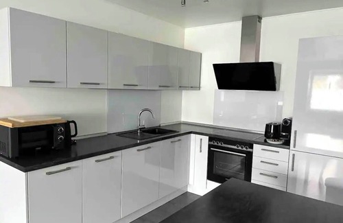 Livange Apartment | New app. fitted kitchen + parking included