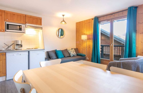 Saint-Sorlin-d'Arves Apartment | New apt 6 ppl, 2 balconies, pool
