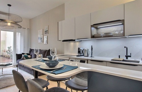 Grenelle Apartment | New Apt - Eiffel Tower - 1 BR with patio and AC