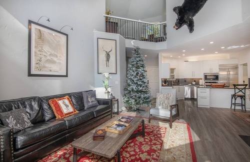 Edwards House | New! Arrowhead Estate | 2 Master Suites | Shuttle | Pool & Hot Tub Access
